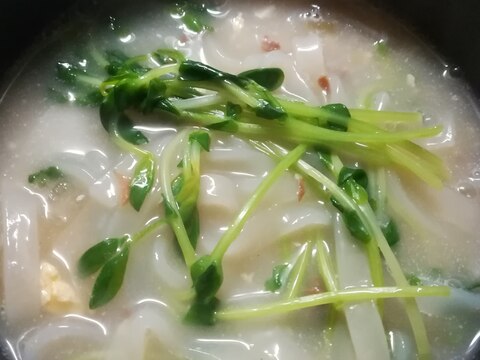 鶏白湯スープの豆苗入りのフォー